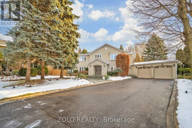 property at 8 Enchanted Ct