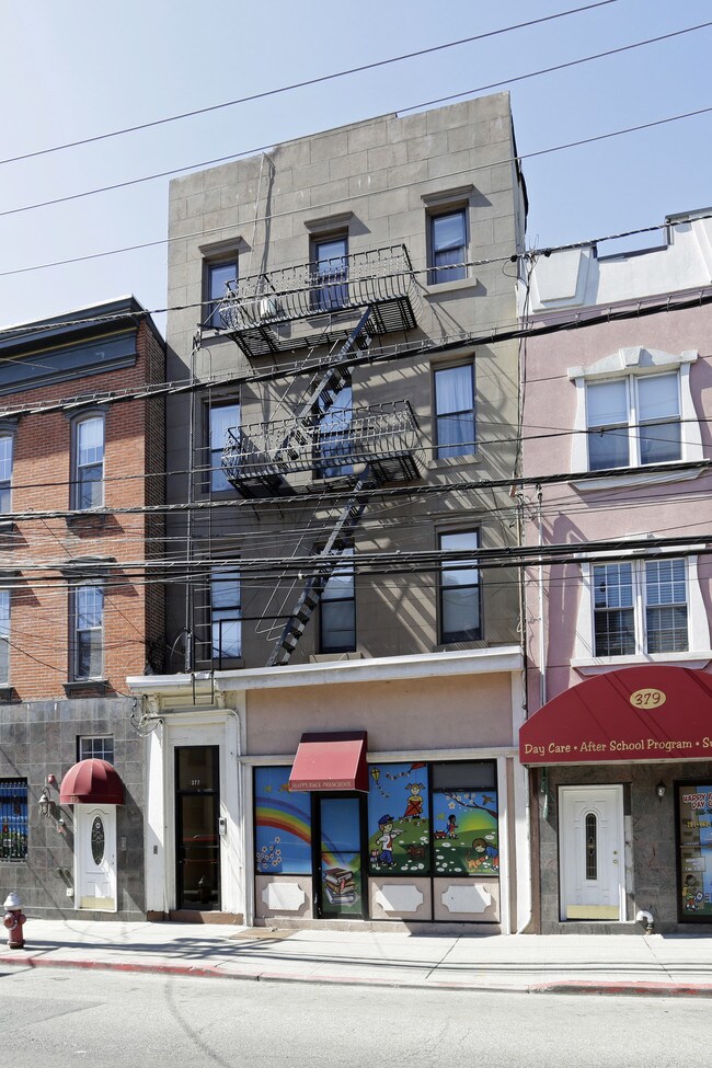 379 Palisade Ave in Jersey City, NJ - Building Photo - Building Photo