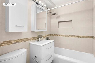 301 E 66th St in New York, NY - Building Photo - Building Photo