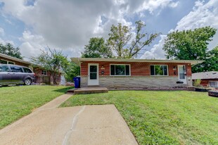 4063 Esseldale Dr in St. Ann, MO - Building Photo