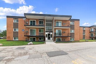 100 Marlene Ct in Wauconda, IL - Building Photo