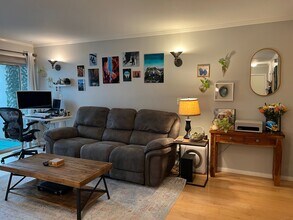 8163 Redlands St in Los Angeles, CA - Foto de edificio - Building Photo