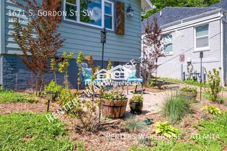 1671 S Gordon St SW in Atlanta, GA - Building Photo - Building Photo