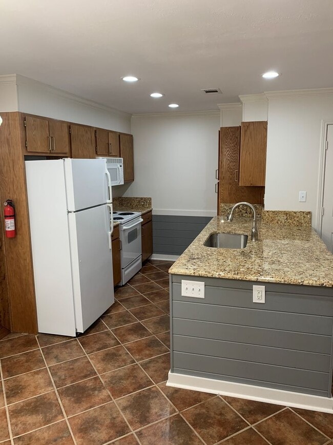 property at 3905 Private Rd 3057