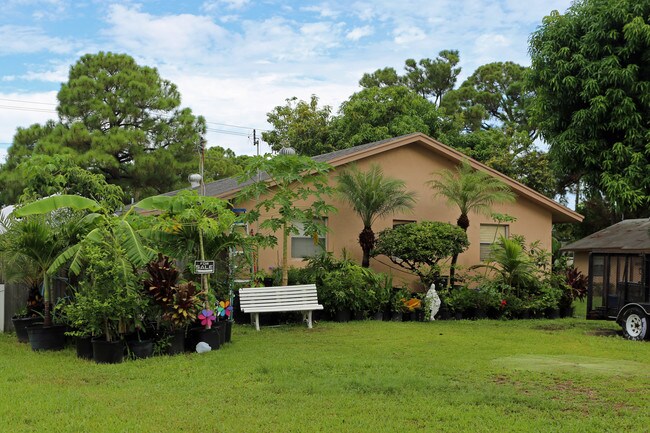 4447 47th Ave S in Lake Worth, FL - Building Photo - Building Photo