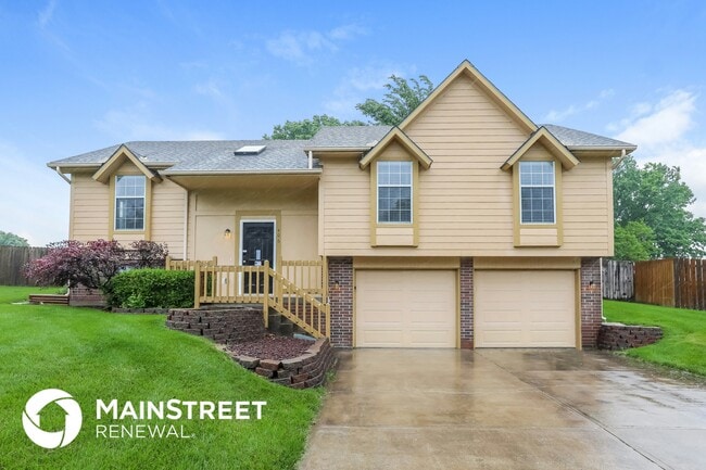 property at 406 S Huntington Dr