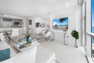 6801 Collins Ave, Unit 1206 in Miami Beach, FL - Building Photo - Building Photo