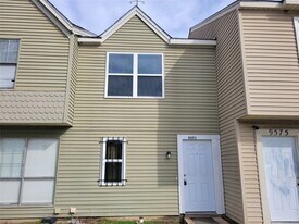 9571 Olde Towne Row in Dallas, TX - Building Photo