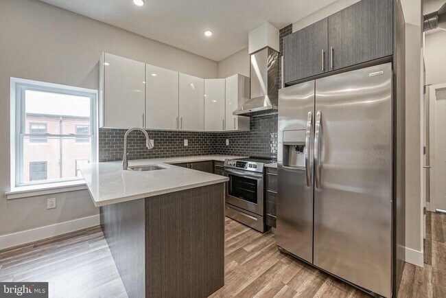 1072 N Front St in Philadelphia, PA - Building Photo - Building Photo