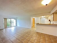 7195 NW 179th St in Hialeah, FL - Building Photo - Building Photo