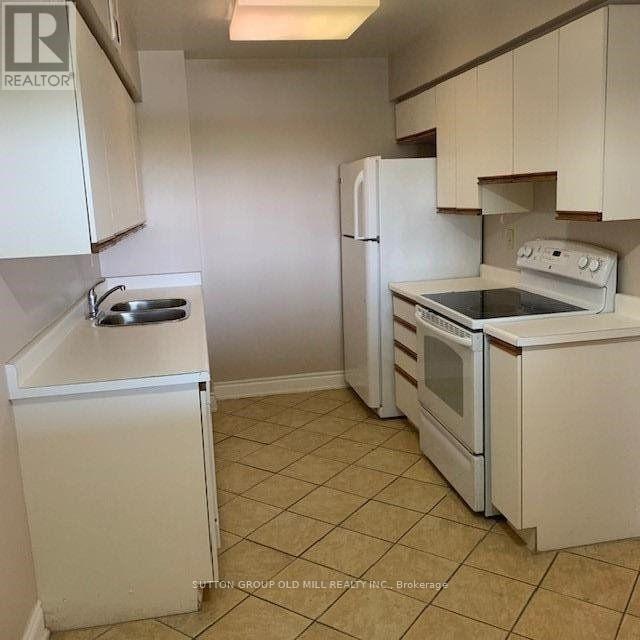 1300 Islington Ave. in Toronto, ON - Building Photo - Building Photo