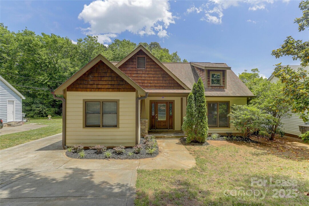 448 N Summit Ave in Charlotte, NC - Building Photo
