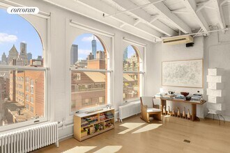 184 Grand St in New York, NY - Building Photo - Building Photo
