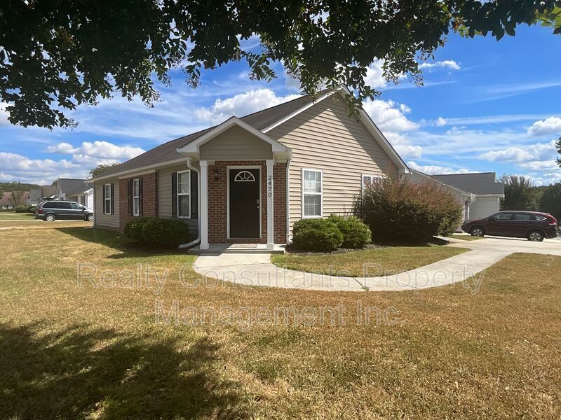 2470 Shadow Valley Rd in High Point, NC - Building Photo