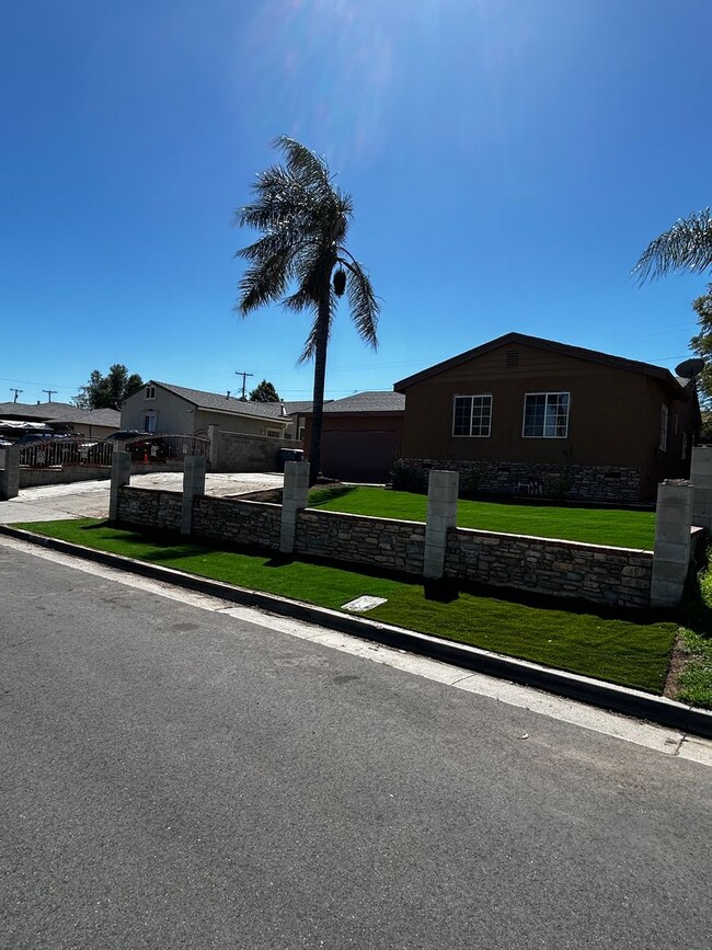 5030 Foothill Ave in Riverside, CA - Building Photo - Building Photo