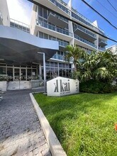9940 W Bay Harbor Dr in Bay Harbor Islands, FL - Building Photo - Building Photo