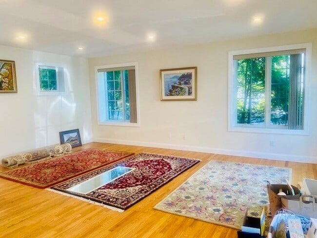 36 Hamilton Rd in Irvington, NY - Building Photo - Building Photo