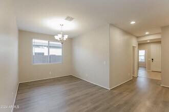 2743 W Apollo Rd in Phoenix, AZ - Building Photo - Building Photo