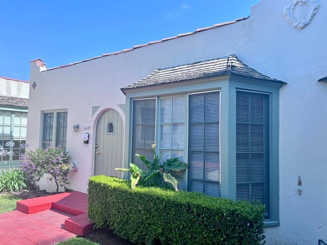 property at 1410 N Hayworth Ave