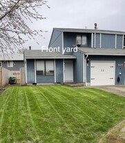 517 E Michelle Ct, Unit A in Newberg, OR - Building Photo