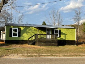 620 W Sunset Dr in Atmore, AL - Building Photo