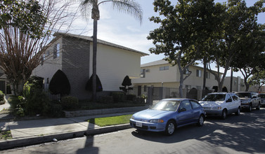 Porter Avenue Apartments in Fullerton, CA - Building Photo - Building Photo