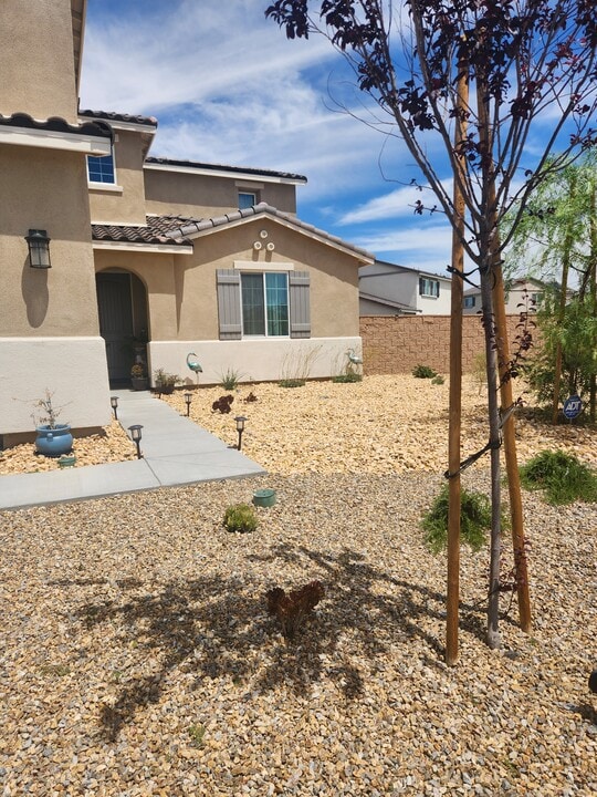 13445 Menchaca Ct in Victorville, CA - Foto de edificio