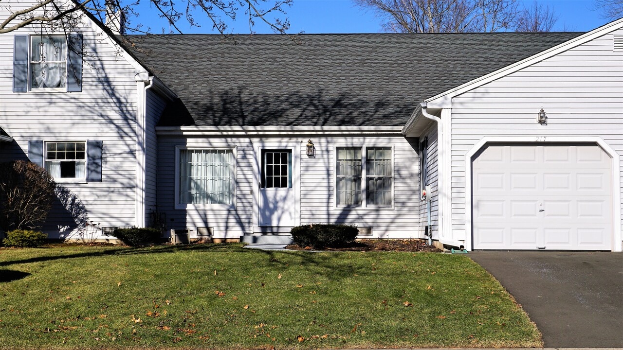 217 Deer Run Trail, Unit c/o 217DRT LLC in Manchester, CT - Foto de edificio