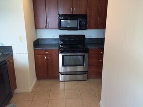 9172 Collins Ave, Unit 402 in Surfside, FL - Building Photo - Building Photo
