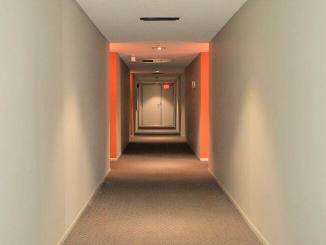 1500 S Camino Real in Palm Springs, CA - Foto de edificio - Building Photo