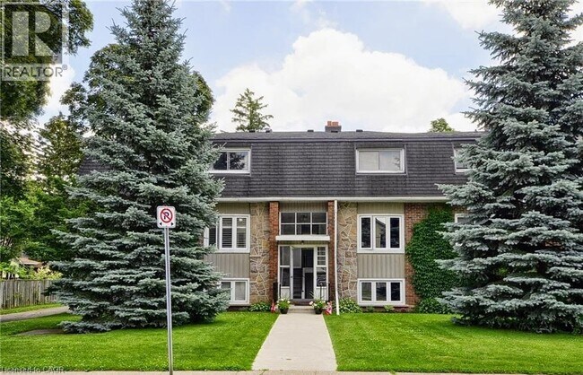 233 Westminster Dr S in Cambridge, ON - Building Photo - Building Photo