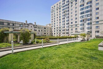 988 Franklin St, Unit 1010 in Oakland, CA - Building Photo - Building Photo