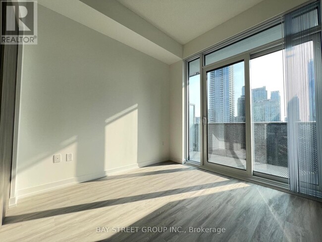 55-2255 Cooper St in Toronto, ON - Building Photo - Building Photo