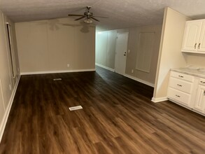 3930 Edwards Place Rd in Hernando, MS - Foto de edificio - Building Photo