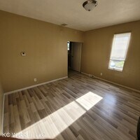 525 Splitlog Ave photo'