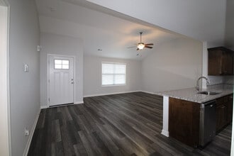 581 Brushwood Dr in Sumter, SC - Foto de edificio - Building Photo