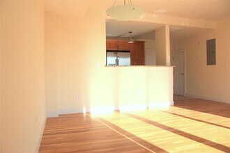 377 Summer St, Unit 3 in Somerville, MA - Building Photo - Building Photo