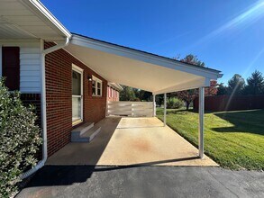 113 Harrell Rd in Johnson City, TN - Building Photo - Building Photo