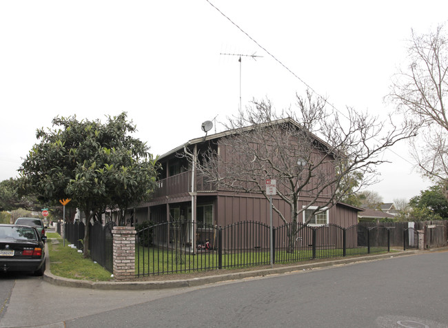 845 Pierce Rd in Menlo Park, CA - Foto de edificio - Building Photo