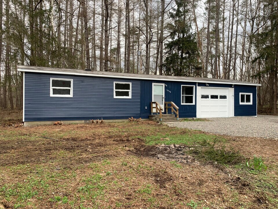 1212 Auburn Rd in Locke, NY - Building Photo
