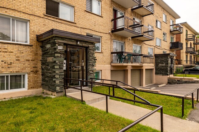 11785-11795 Langelier Boul in Montréal, QC - Building Photo - Building Photo