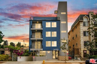 14333 Sylvan St in Los Angeles, CA - Building Photo