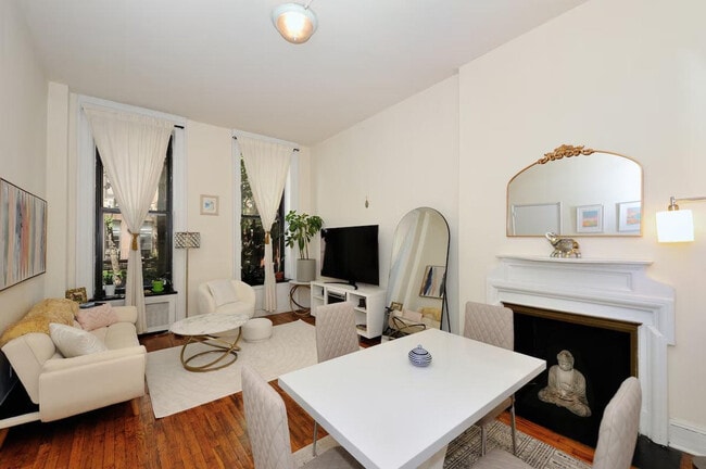 property at 370 Lexington Ave