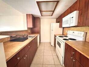 8430 Coral Lake Way in Coral Springs, FL - Building Photo - Building Photo