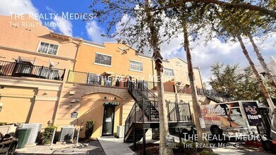 3732 Avalon Park E Blvd in Orlando, FL - Foto de edificio - Building Photo