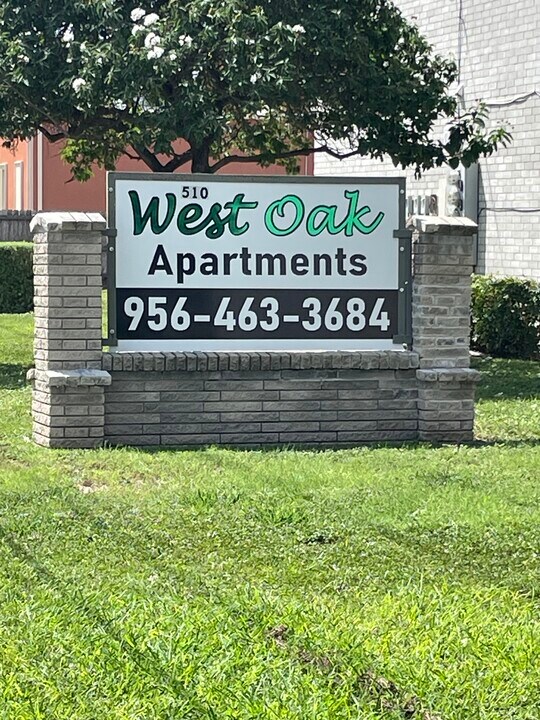 West Oak Apartments in Weslaco, TX - Foto de edificio