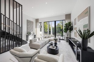 92 SW 28th Rd in Miami, FL - Building Photo