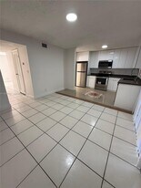 5817 Blueberry Ct in Lauderhill, FL - Building Photo