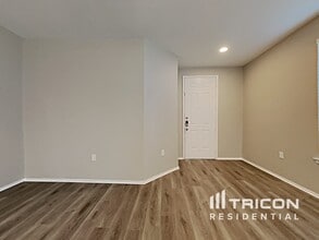 7363 Azalea Square in San Antonio, TX - Building Photo - Building Photo