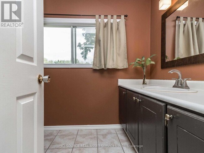 26 McMurchy Ave S in Brampton, ON - Building Photo - Building Photo